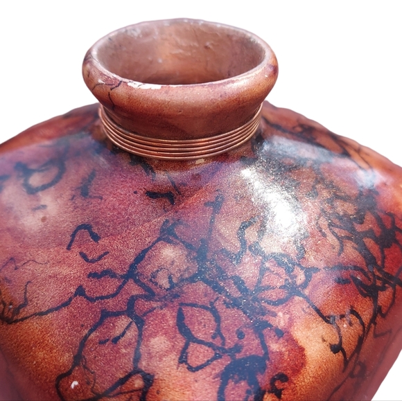 Native American Horse Hair pottery vase handmade and signed by artist - Picture 5 of 8